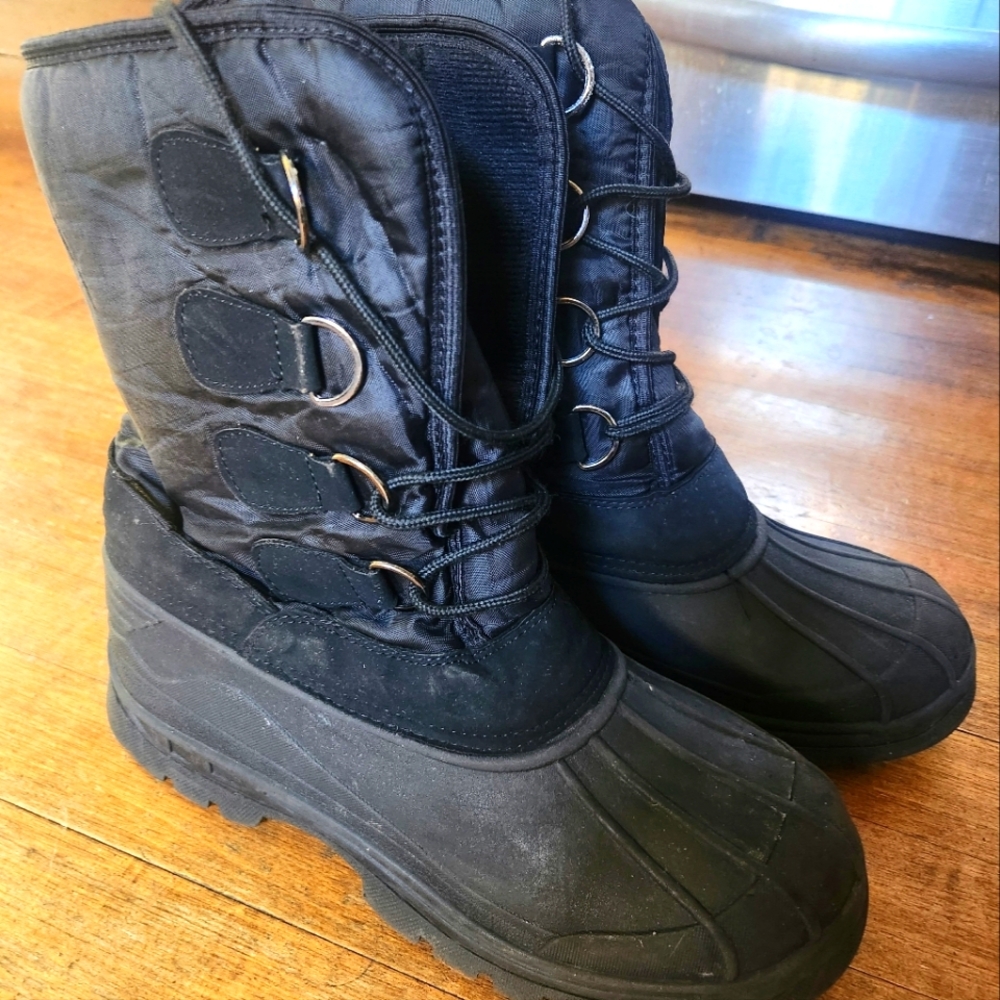 Snow boots size 8